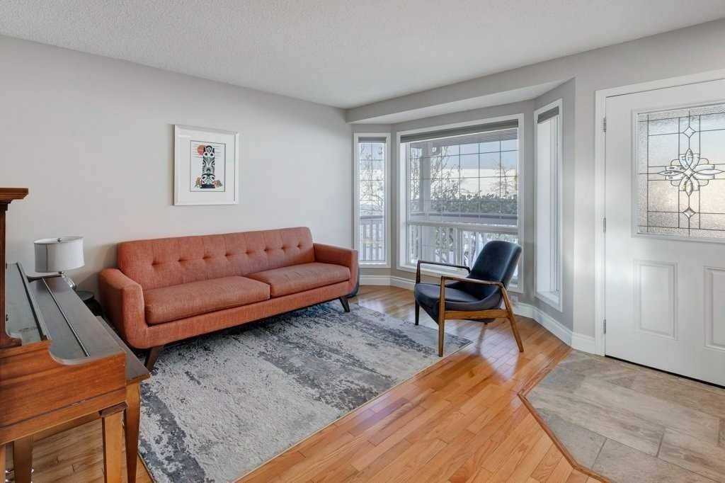 Calgary, AB T3A 5Y1,176 Hidden Hills RD Northwest