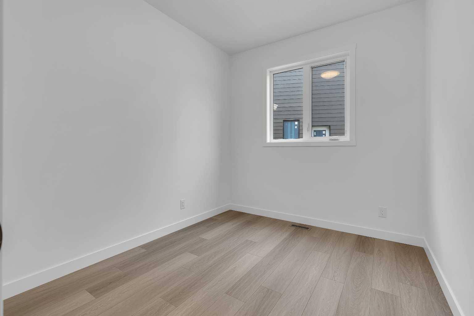 Airdrie, AB T4B 5M3,270 Baneberry WAY SW