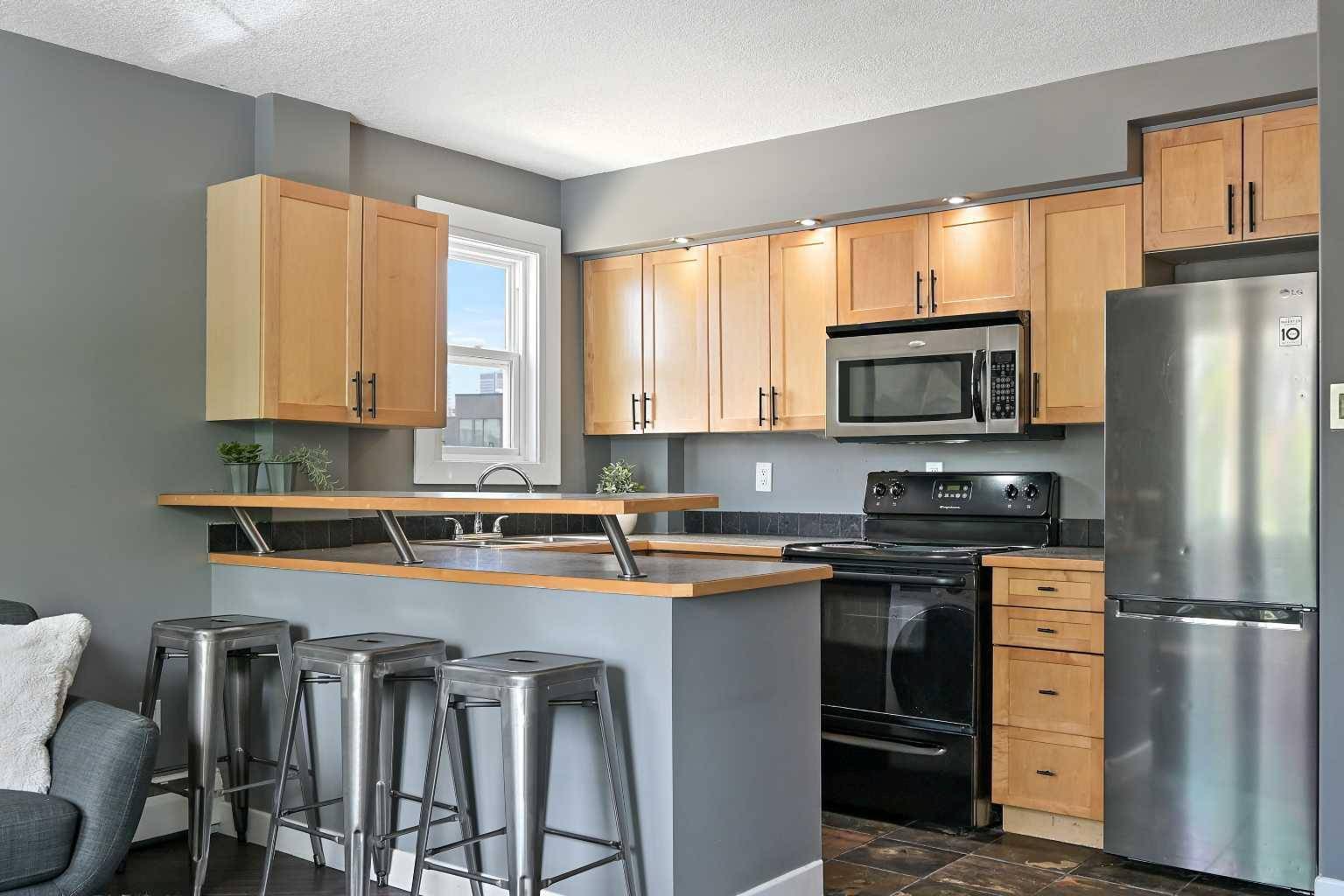 Calgary, AB T2T 3T2,2111 14 ST SW #304