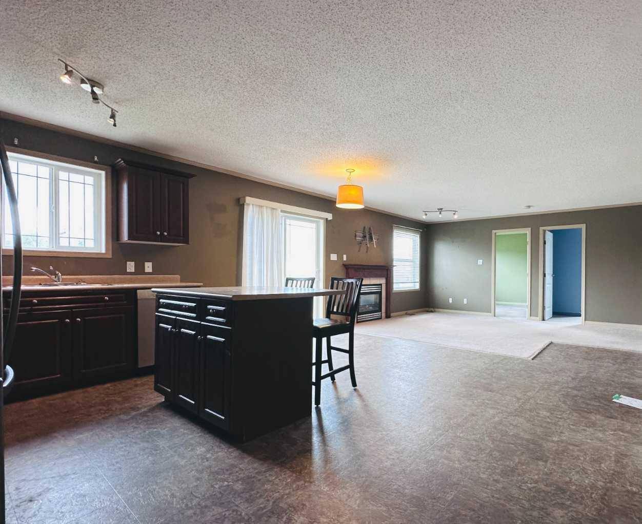 Fox Creek, AB T0H 1P0,502 1 ST #303