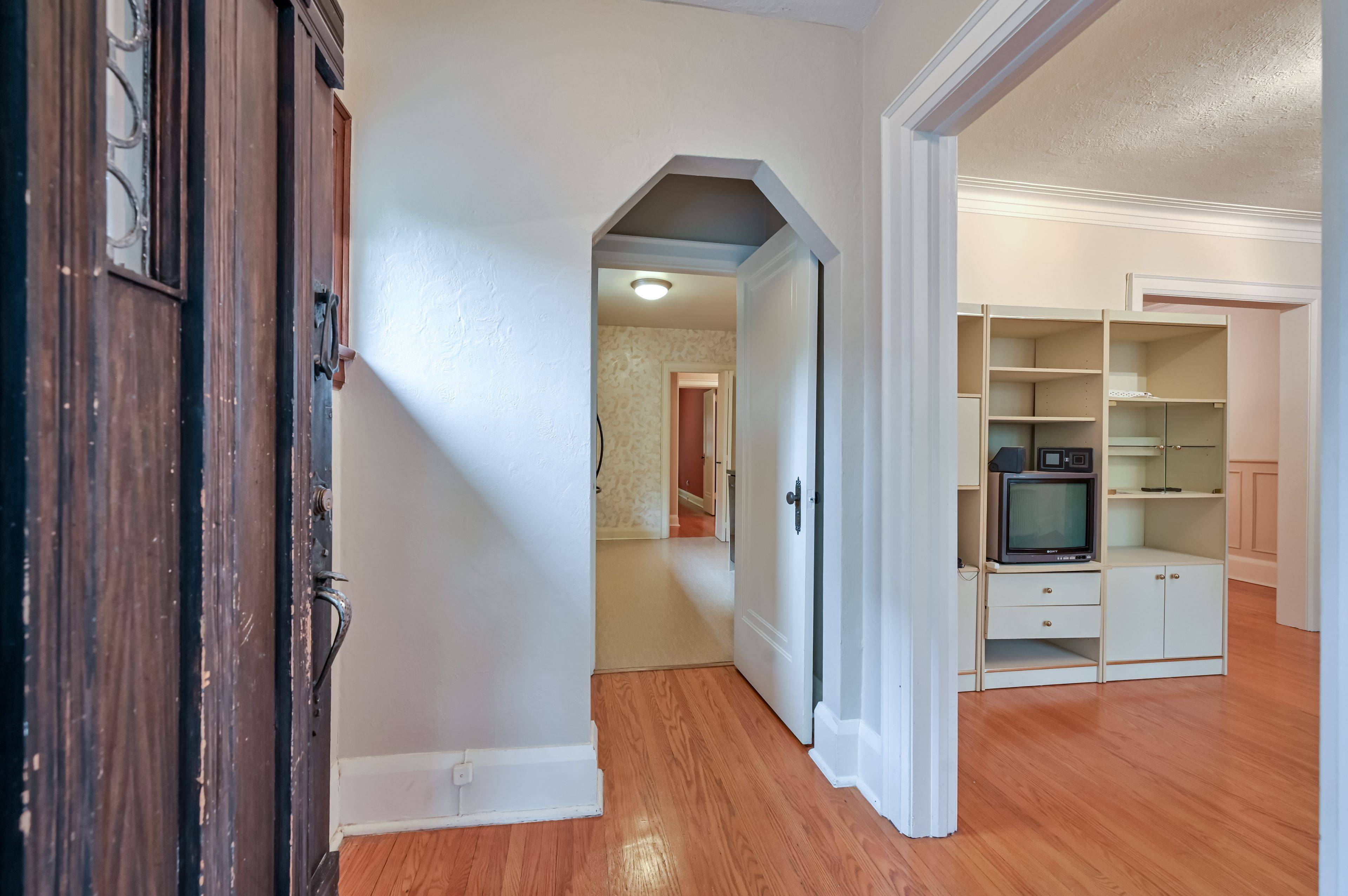 Toronto C04, ON M5N 2M2,134 Latimer AVE