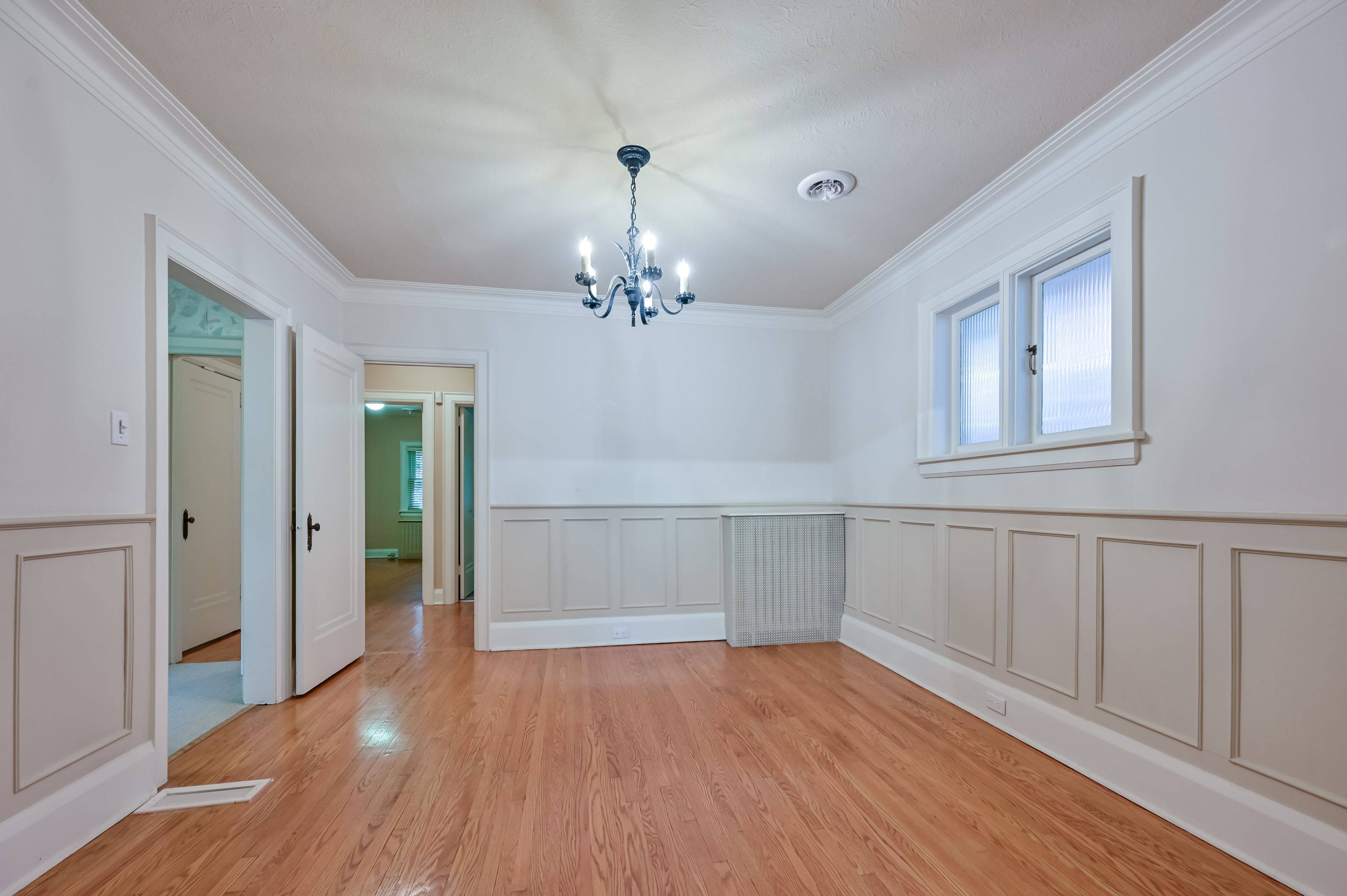 Toronto C04, ON M5N 2M2,134 Latimer AVE