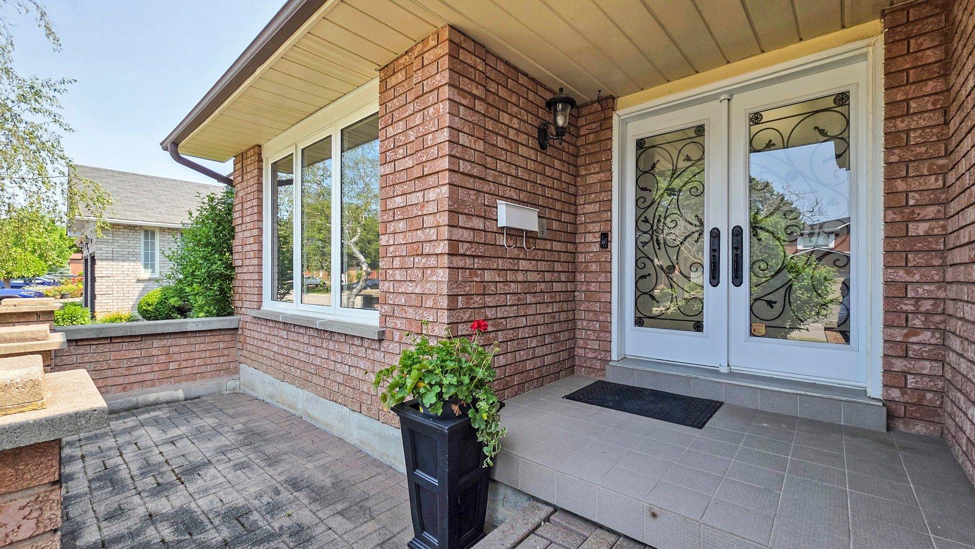 Markham, ON L3P 6N1,25 Smithy ST
