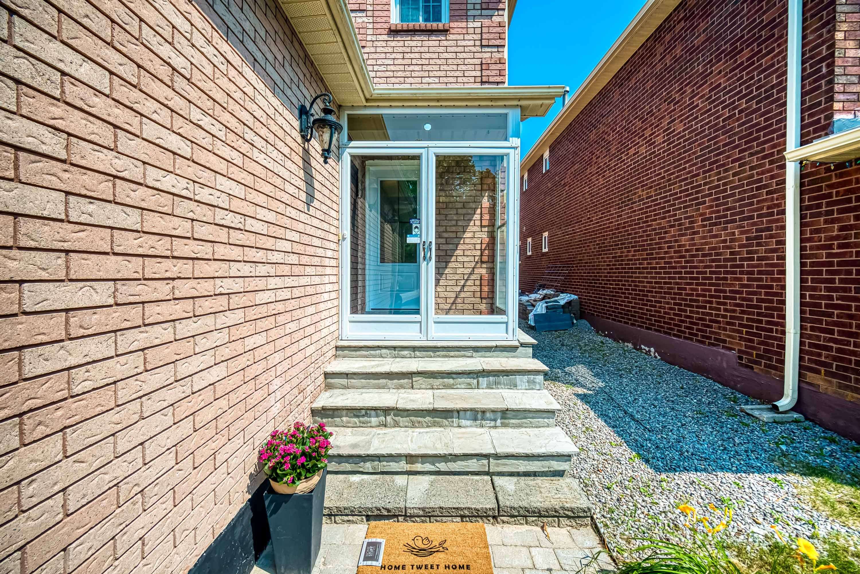 Richmond Hill, ON L4S 1C4,10 Squire DR