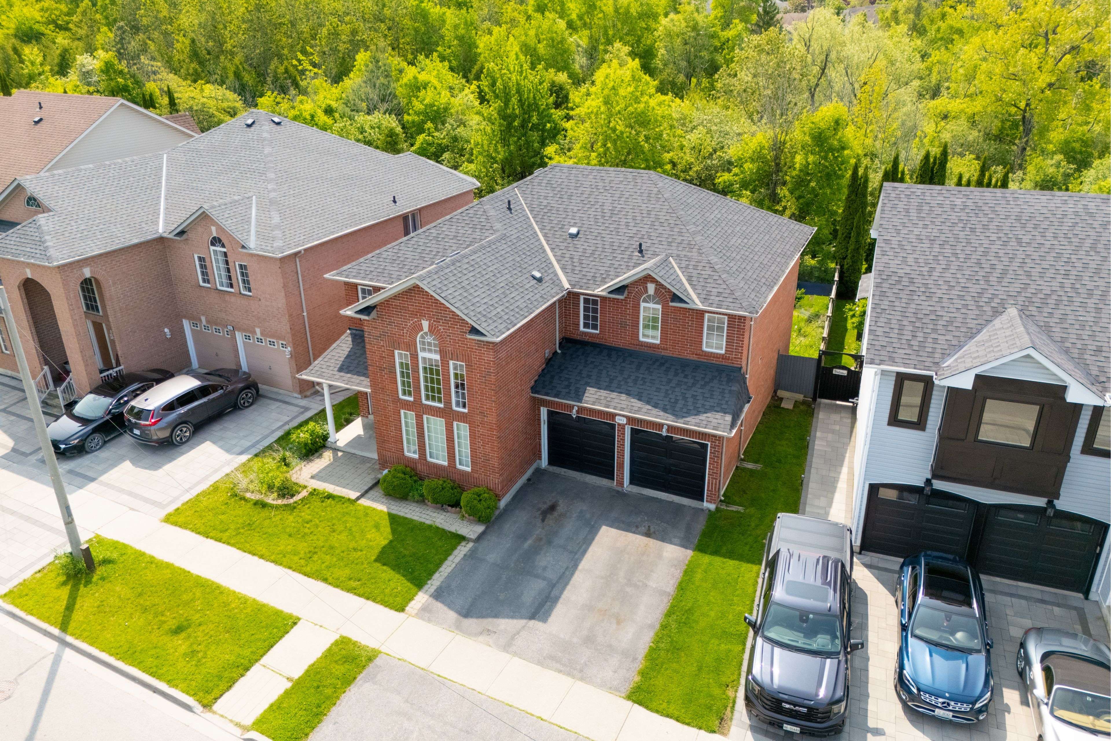Oshawa, ON L1K 2V9,1081 Langford ST