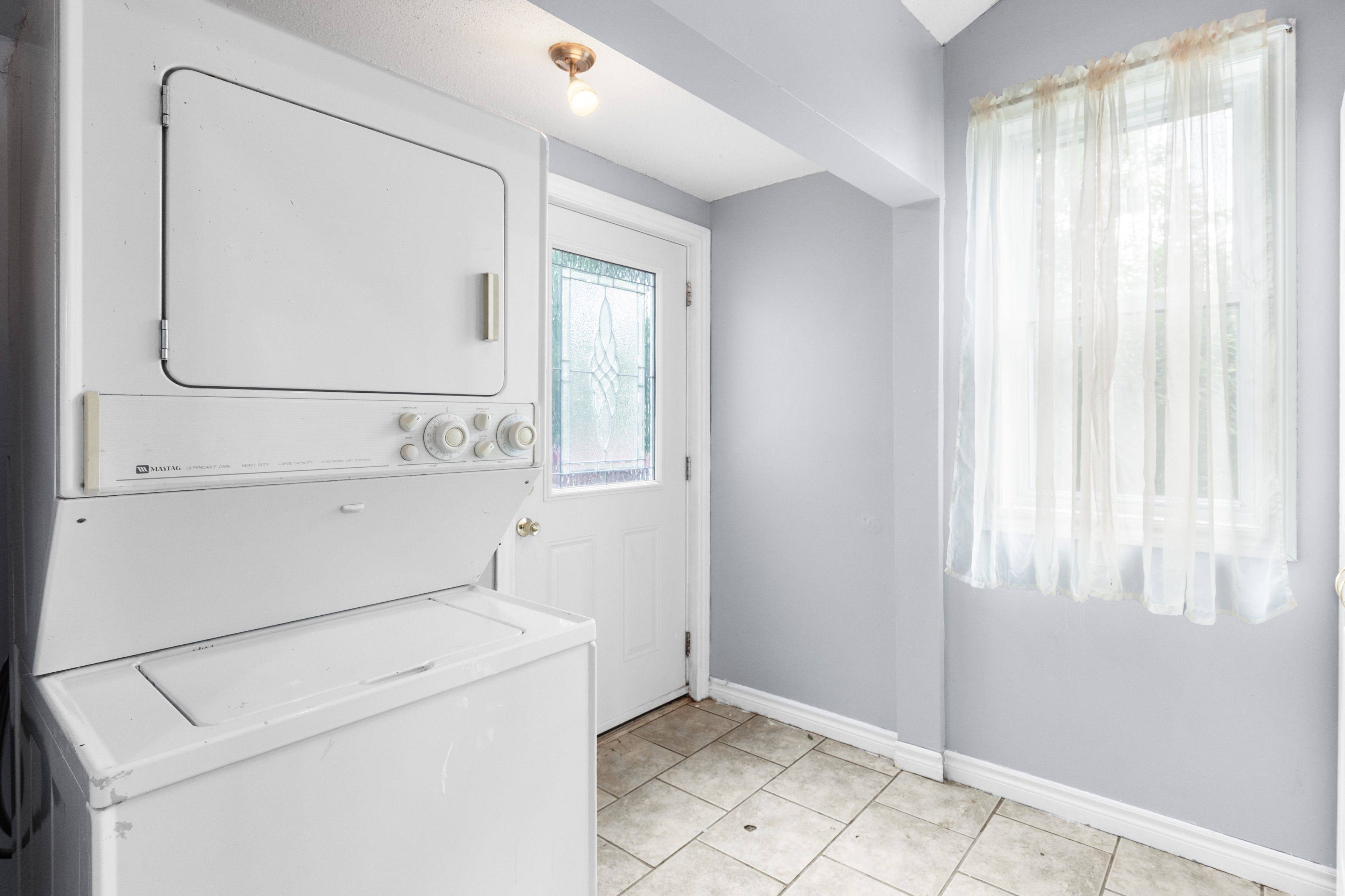 Georgina, ON L4P 3E9,779 Lennox AVE