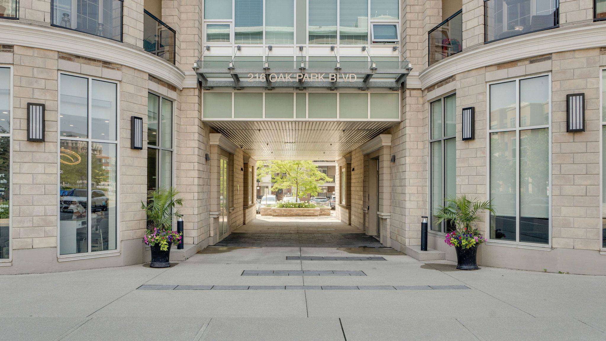 Oakville, ON L6H 7S8,216 Oak Park BLVD #304