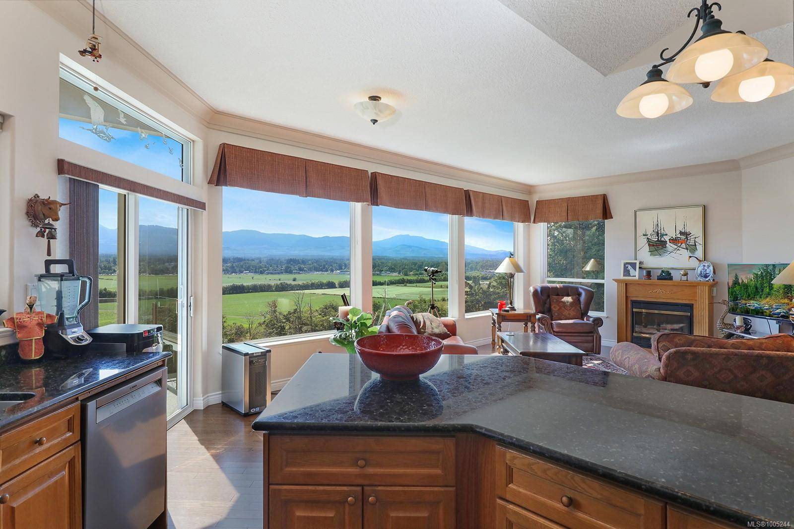 Courtenay, BC V9N 8T3,1437 Valley View Dr