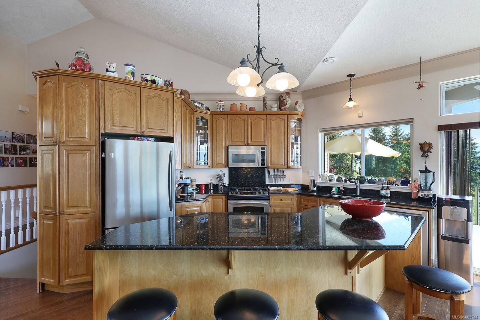 Courtenay, BC V9N 8T3,1437 Valley View Dr
