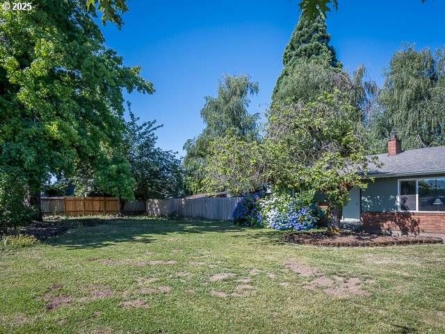 Canby, OR 97013,687 S REDWOOD ST