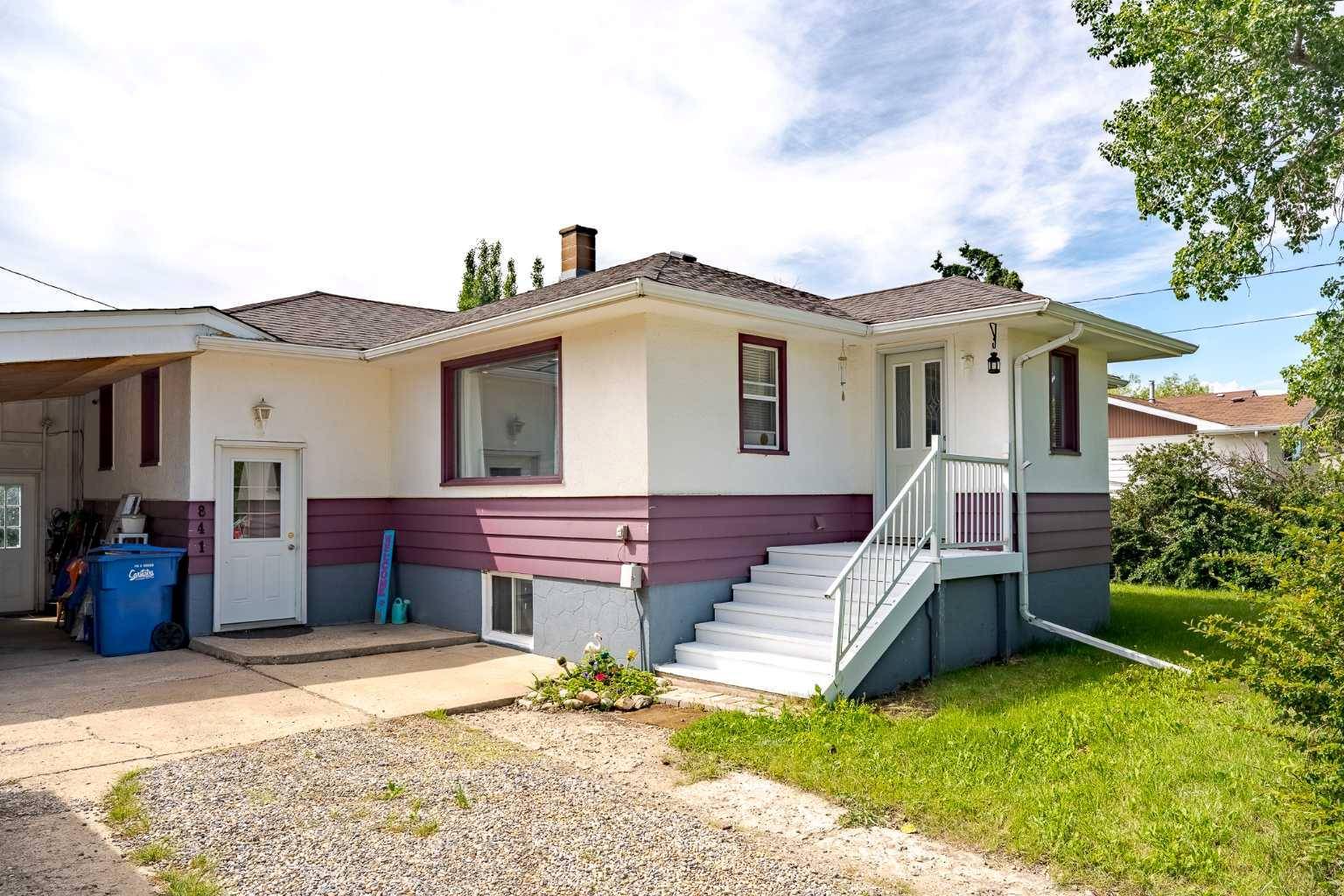 841 E Nanton ST, Carstairs, AB T0M 0N0