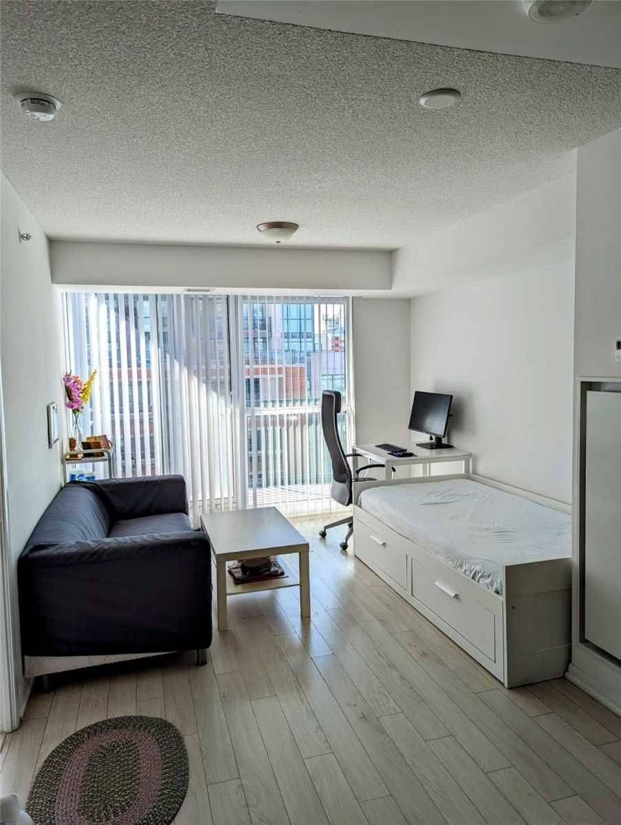 Toronto W04, ON M6A 2S7,3091 Dufferin ST #910