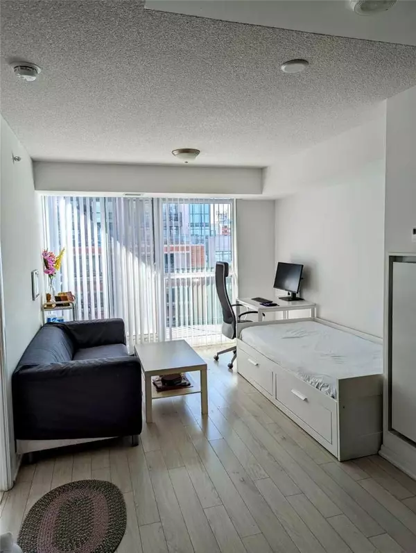Toronto W04, ON M6A 2S7,3091 Dufferin ST #910