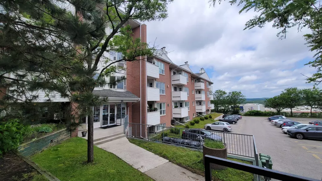 120 Bell Farm RD #414, Barrie, ON L5M 6J2