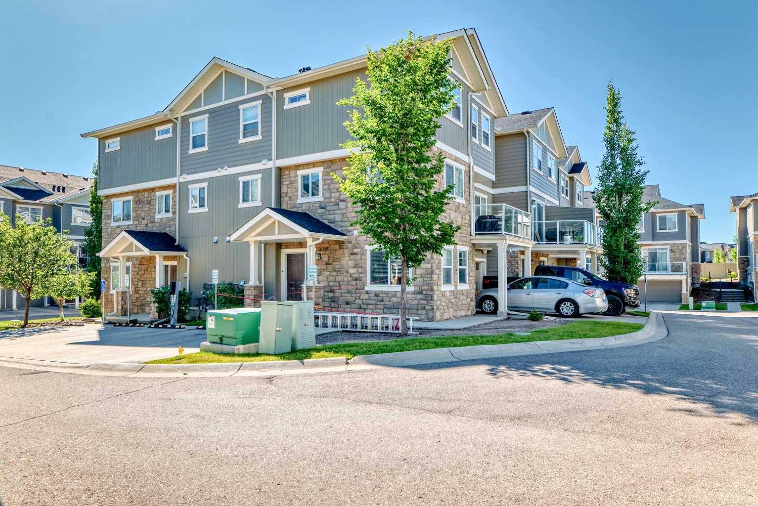 Calgary, AB T3P 0R9,702 Evanston MNR NW