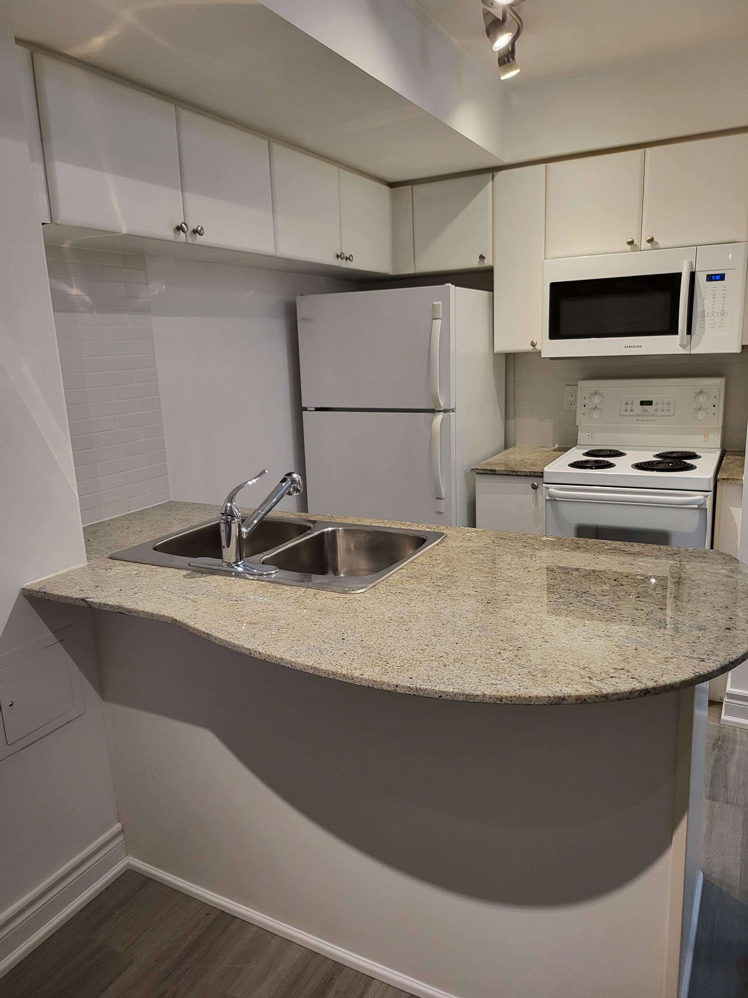Toronto C01, ON M5G 2R3,763 Bay ST #1414