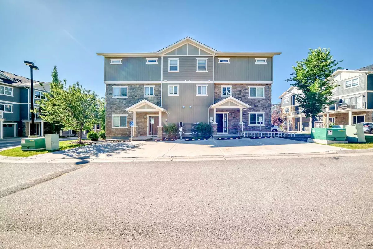 Calgary, AB T3P 0R9,702 Evanston MNR NW