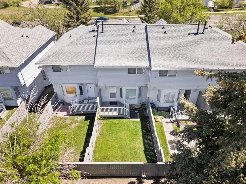 58 Bedford MNR Northeast, Calgary, AB T3K 4B8