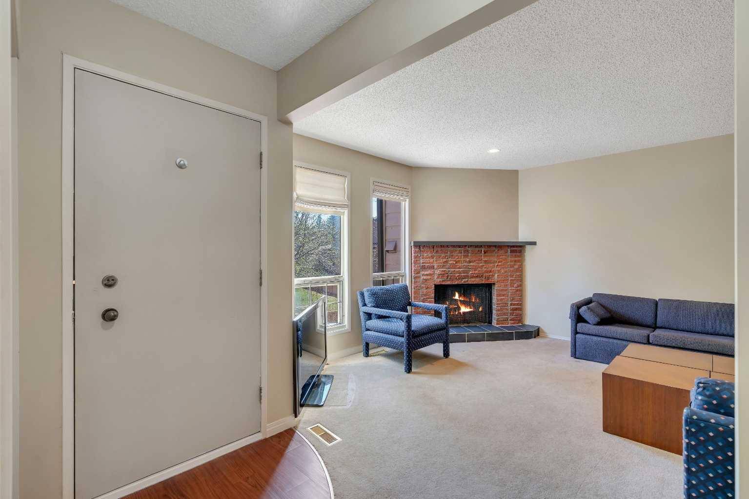 Calgary, AB T2W 2S9,54 Canterbury GDNS SW