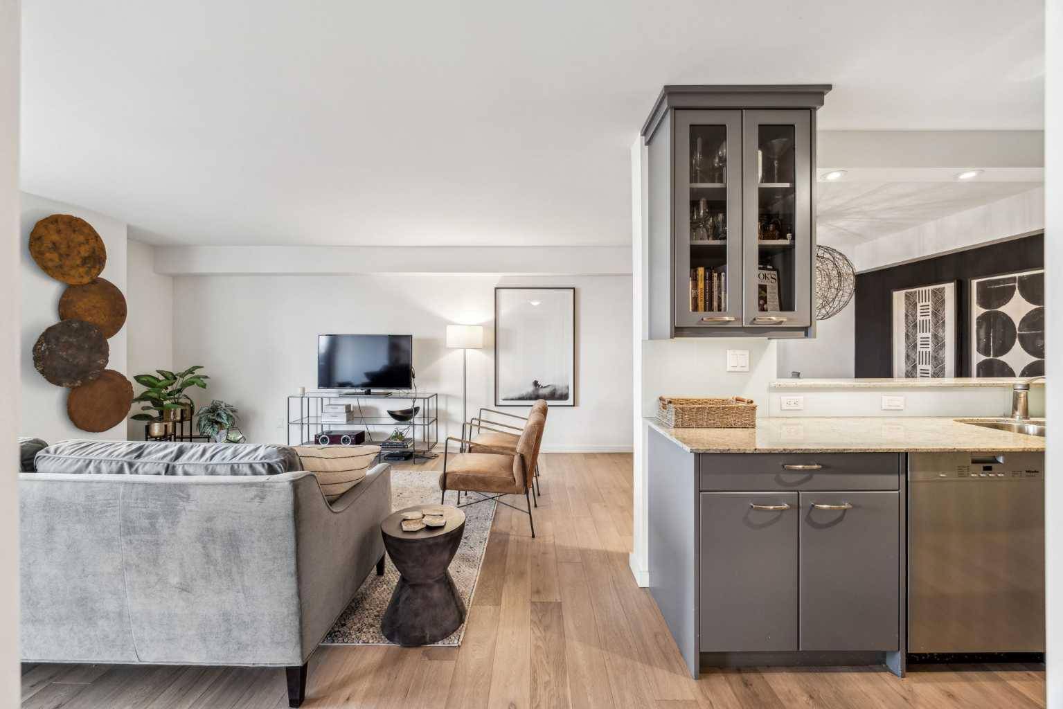 Calgary, AB T2S 2V2,225 25 AVE Southwest #1203