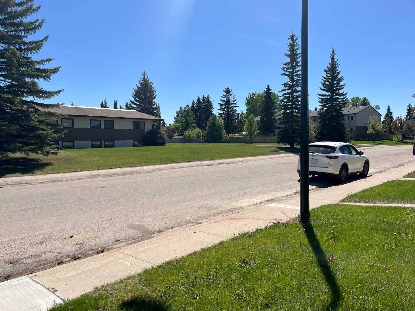 Red Deer, AB T4R 1G8,20 Alford AVE #41