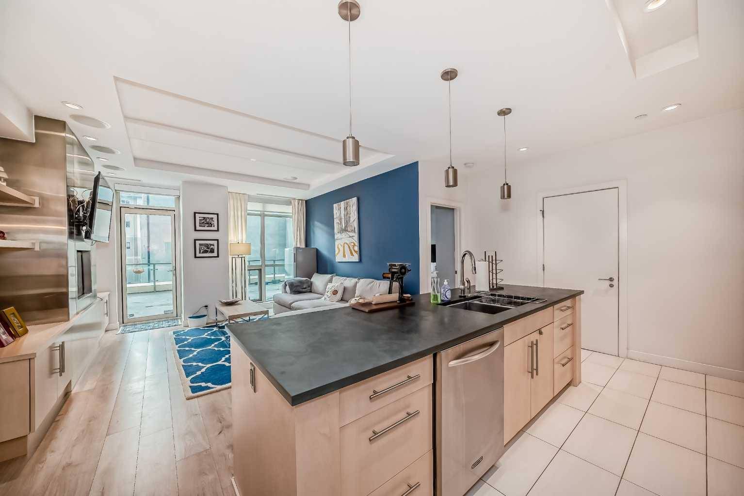 Calgary, AB T2P 5R3,701 3 AVE SW #205