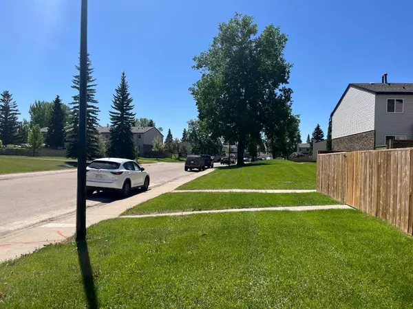Red Deer, AB T4R 1G8,20 Alford AVE #44