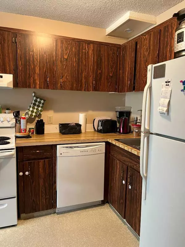 Red Deer, AB T4R 1G8,20 Alford AVE #44