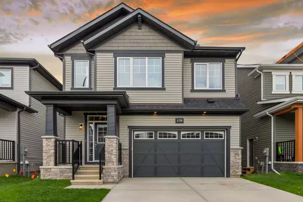 178 Carringford Close Northwest, Calgary, AB T3P 2H1