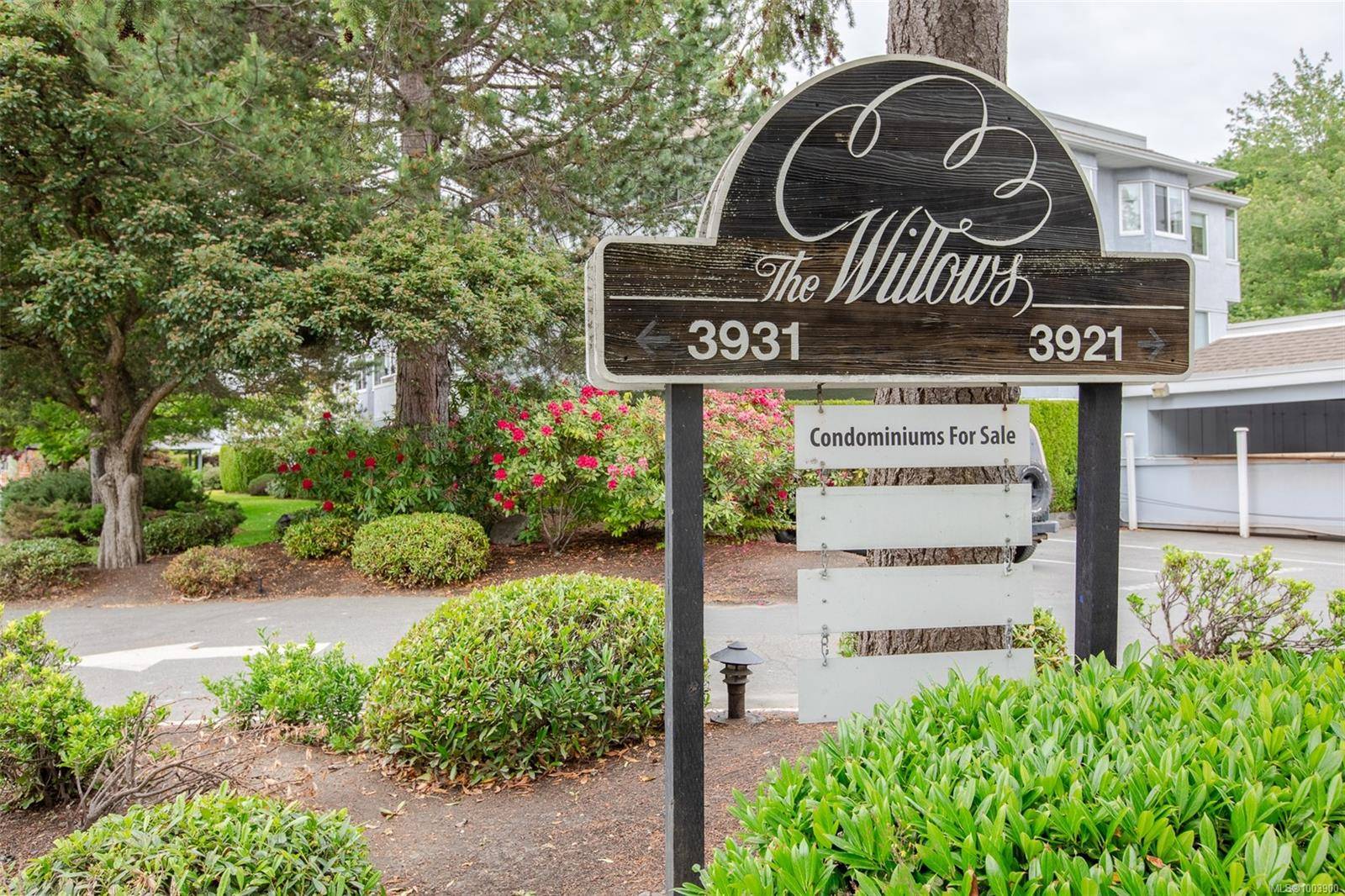 Saanich, BC V8P 4H9,3931 Shelbourne St #203