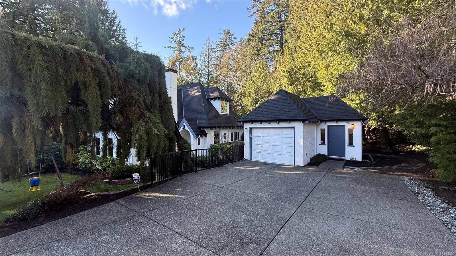 North Saanich, BC V8L 5E2,8578 Echo Pl W