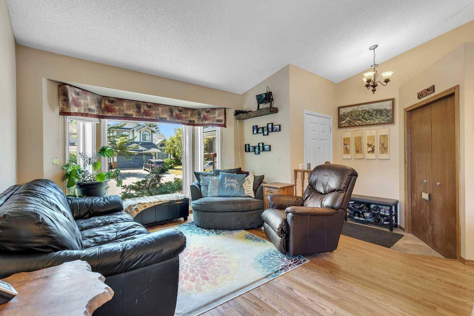 Calgary, AB T3L 1P9,179 Scenic Hill Close NW