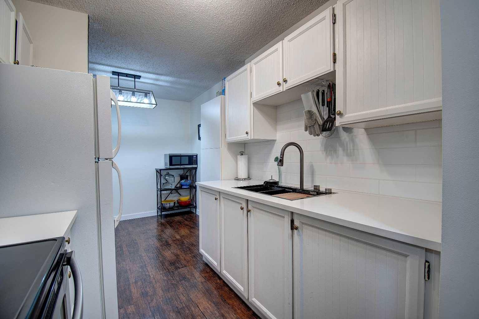 Calgary, AB T2V 4N8,816 89 AVE SW #108