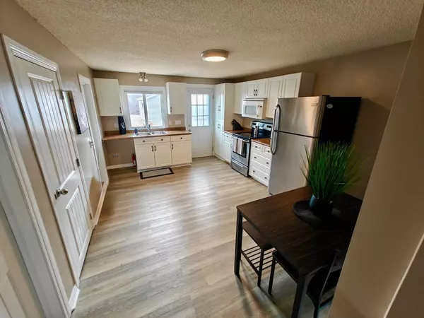 Wainwright, AB T9W 1G2,1233 6 AVE