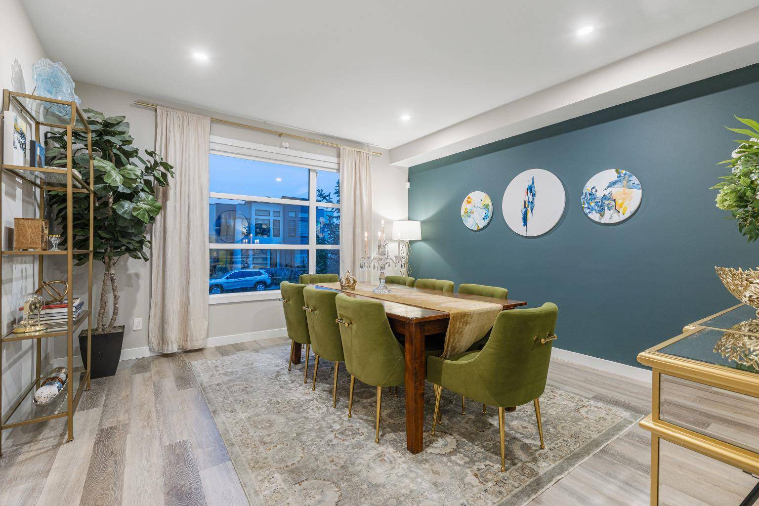 Calgary, AB T3B 0W9,4832 21 AVE Northwest