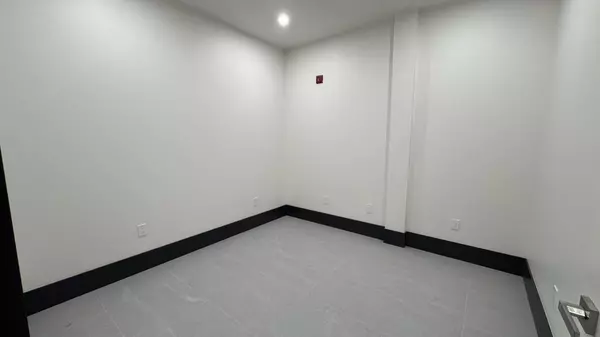 Toronto E05, ON M1W 3Z4,3751 victoria park AVE #106B