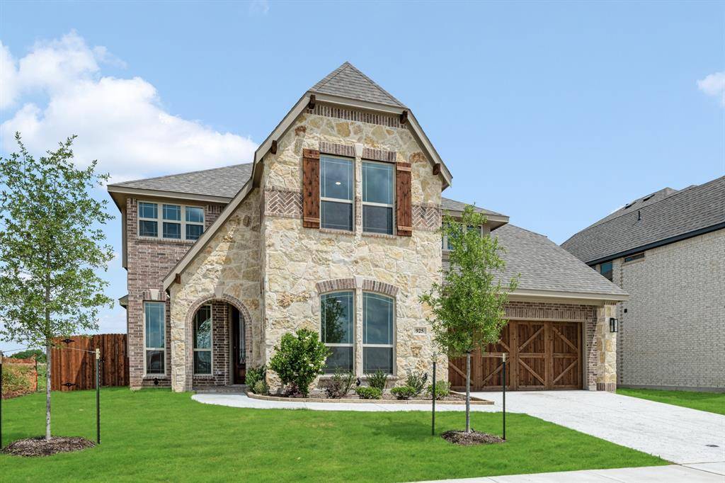 925 Cannes Drive, Red Oak, TX 75154
