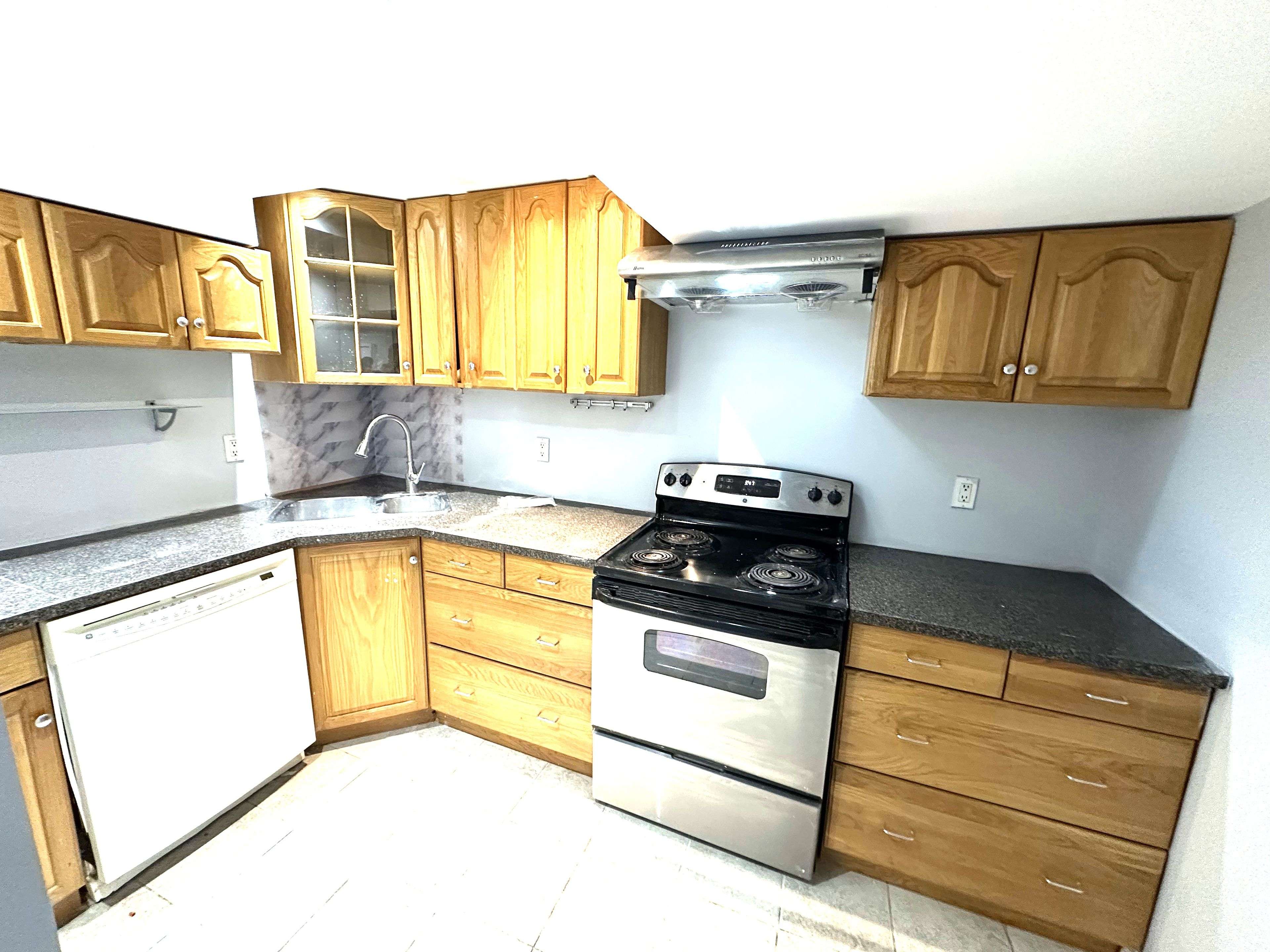 Mississauga, ON L5J 3Z3,2638 Sherhill DR #(Walkout Unit)