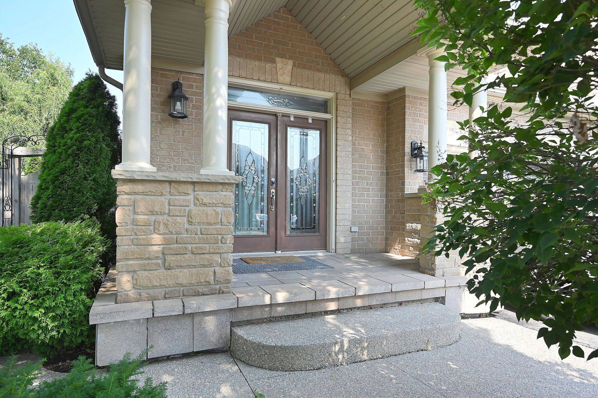 Oakville, ON L6M 3Z9,2265 Osprey LN
