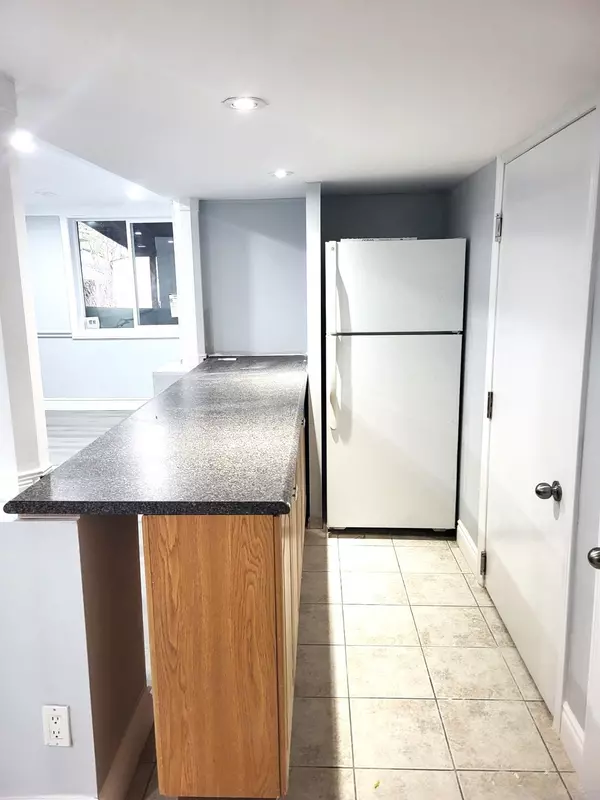 Mississauga, ON L5J 3Z3,2638 Sherhill DR #(Walkout Unit)