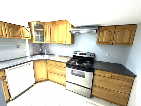 Mississauga, ON L5J 3Z3,2638 Sherhill DR #(Walkout Unit)