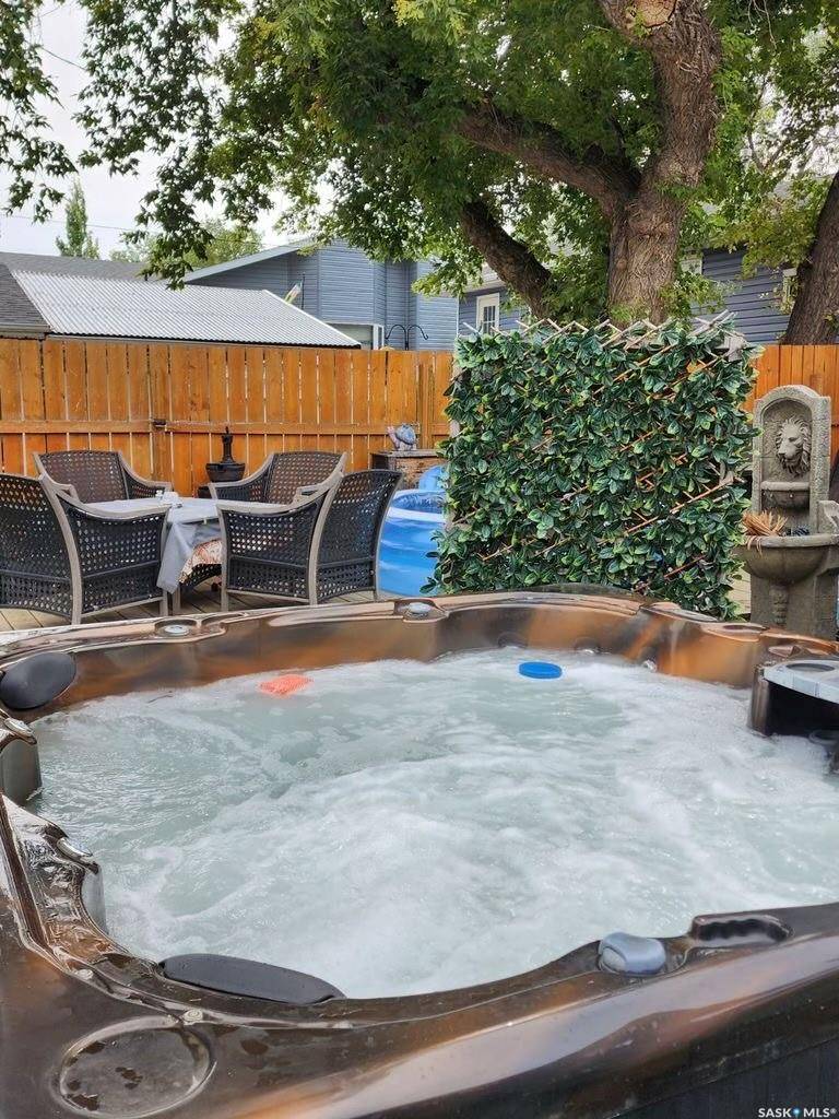 Assiniboia, SK S0H 0B0,215 4th AVENUE E