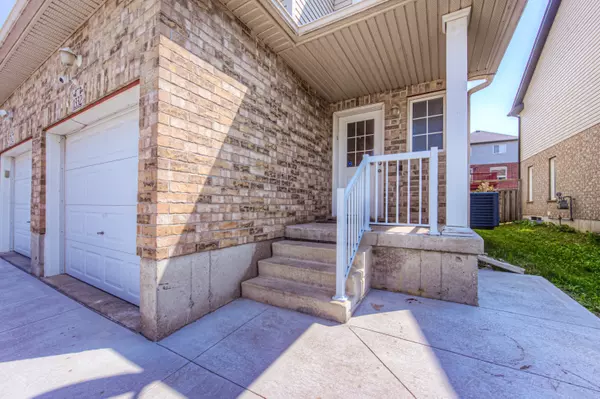Kitchener, ON N2N 3R9,1332 Countrystone DR