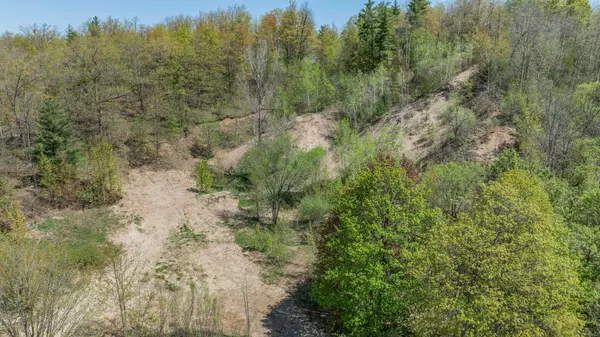 Halton Hills, ON L7G 3G8,22 Main ST N