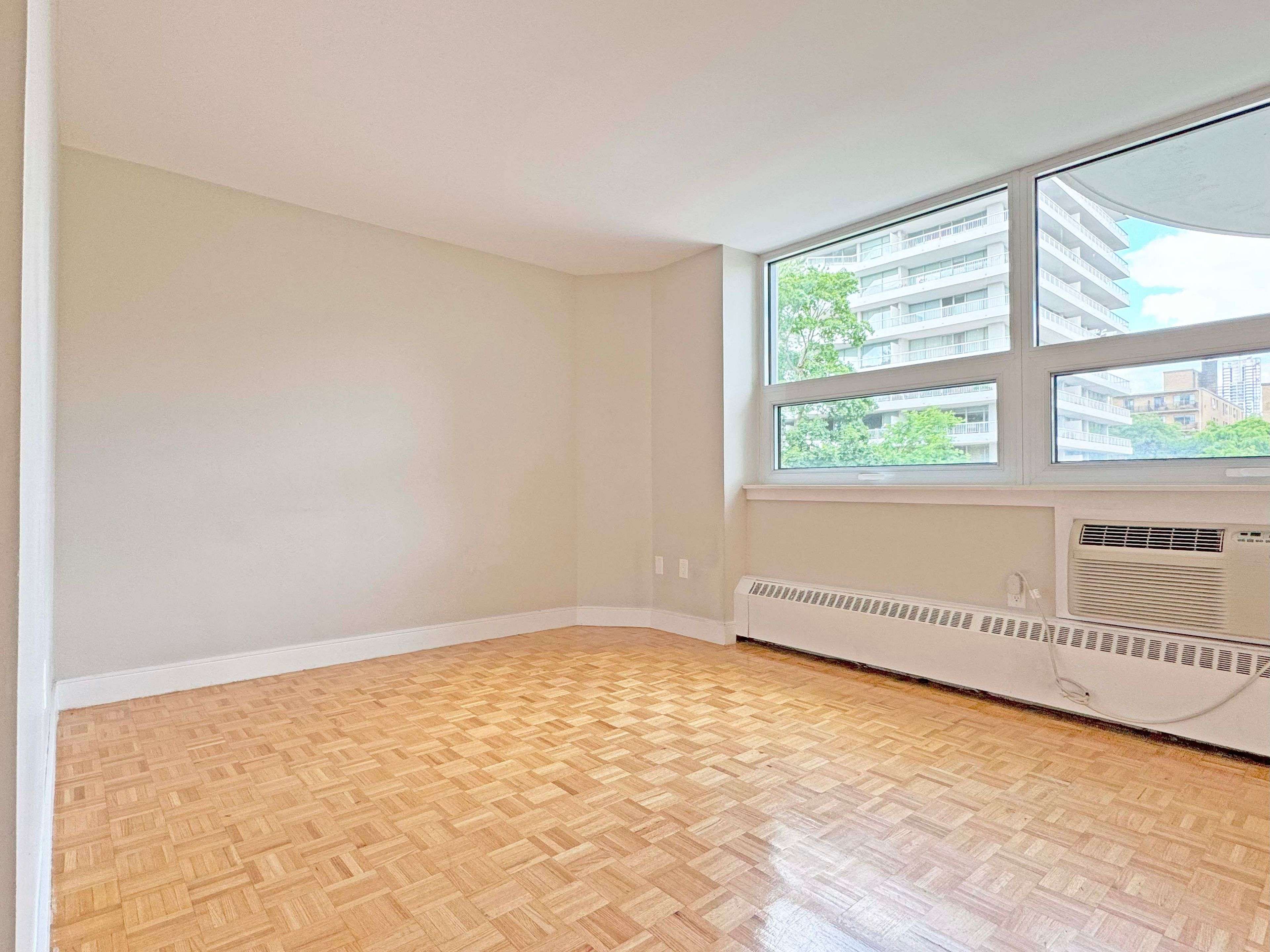 Toronto C02, ON M5R 2R5,485 Huron ST #306