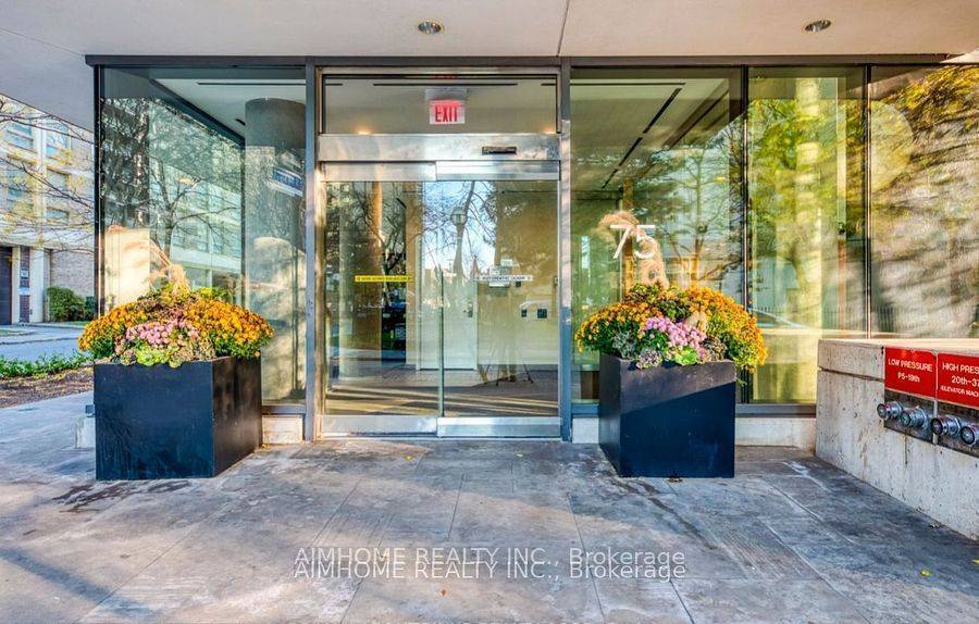Toronto C01, ON M4Y 0A5,75 St Nicholas ST #1606