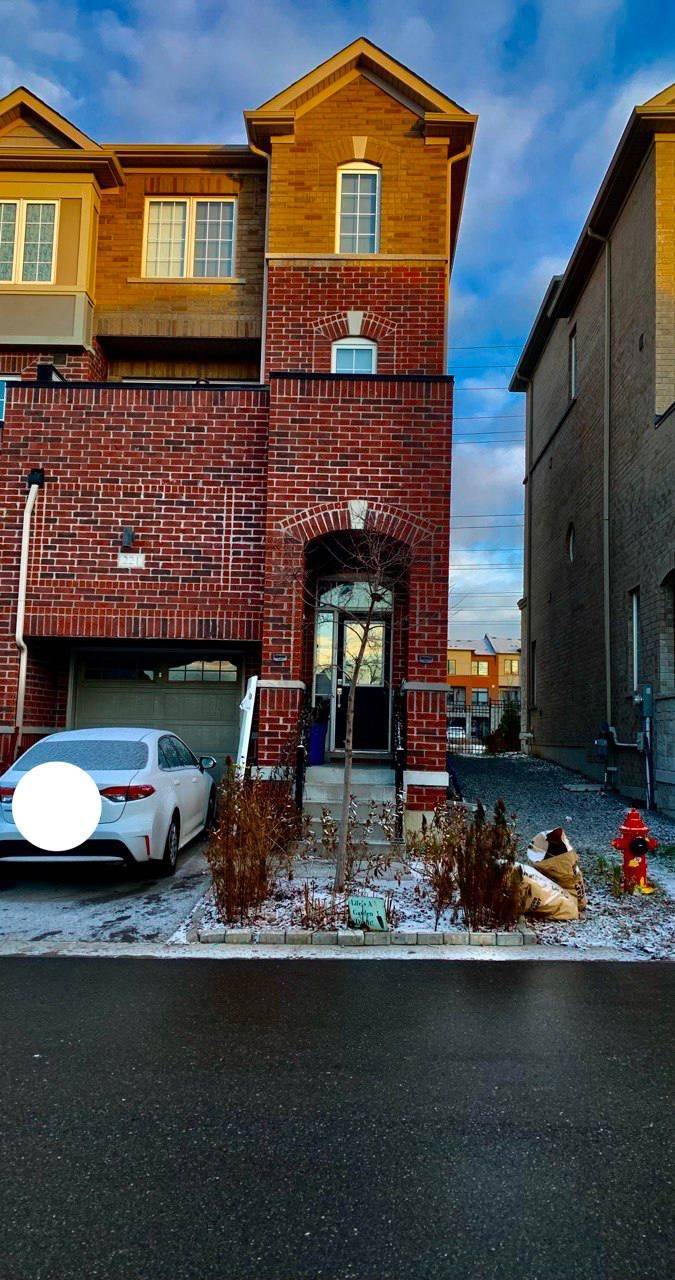 Newmarket, ON L3Y 0E3,221 Harding Park ST N