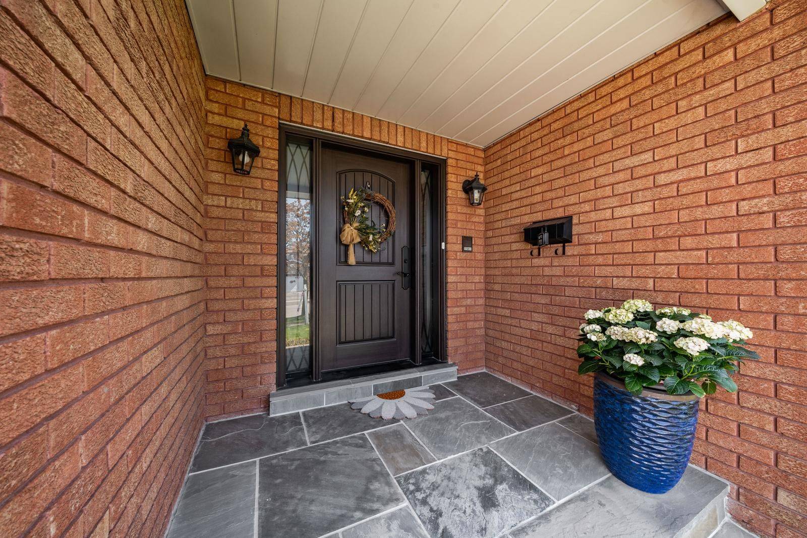Vaughan, ON L4L 6S1,19 Claudia AVE