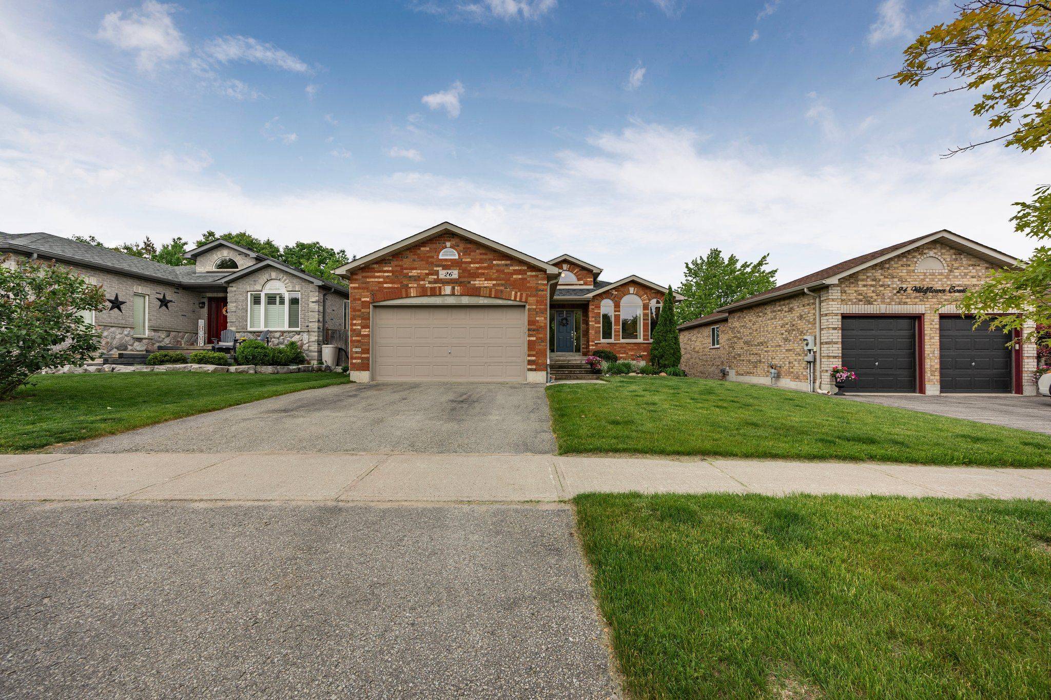 Barrie, ON L4N 4G3,26 Wildflower CT