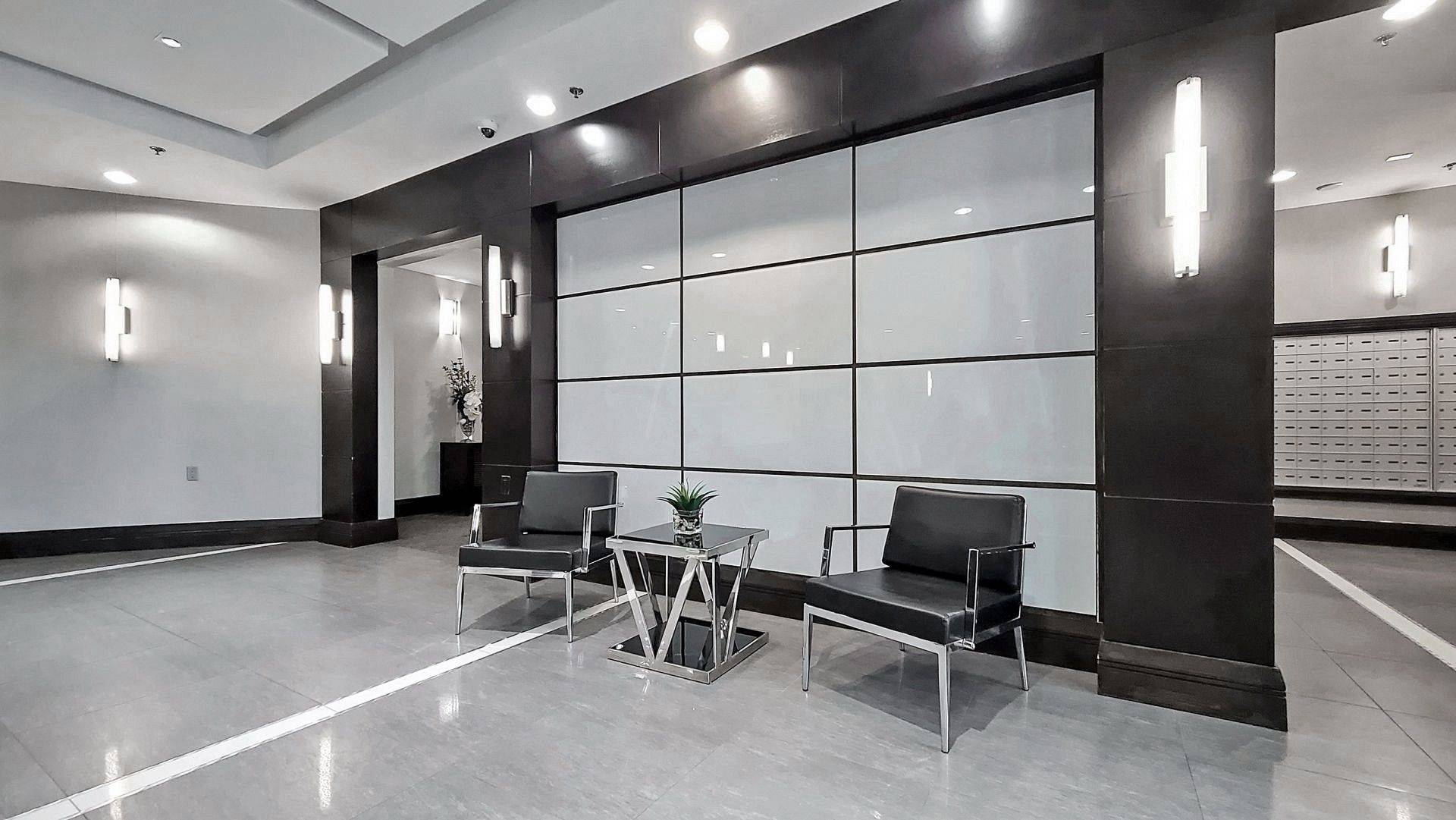 Mississauga, ON L5A 4G5,75 King ST E #1609